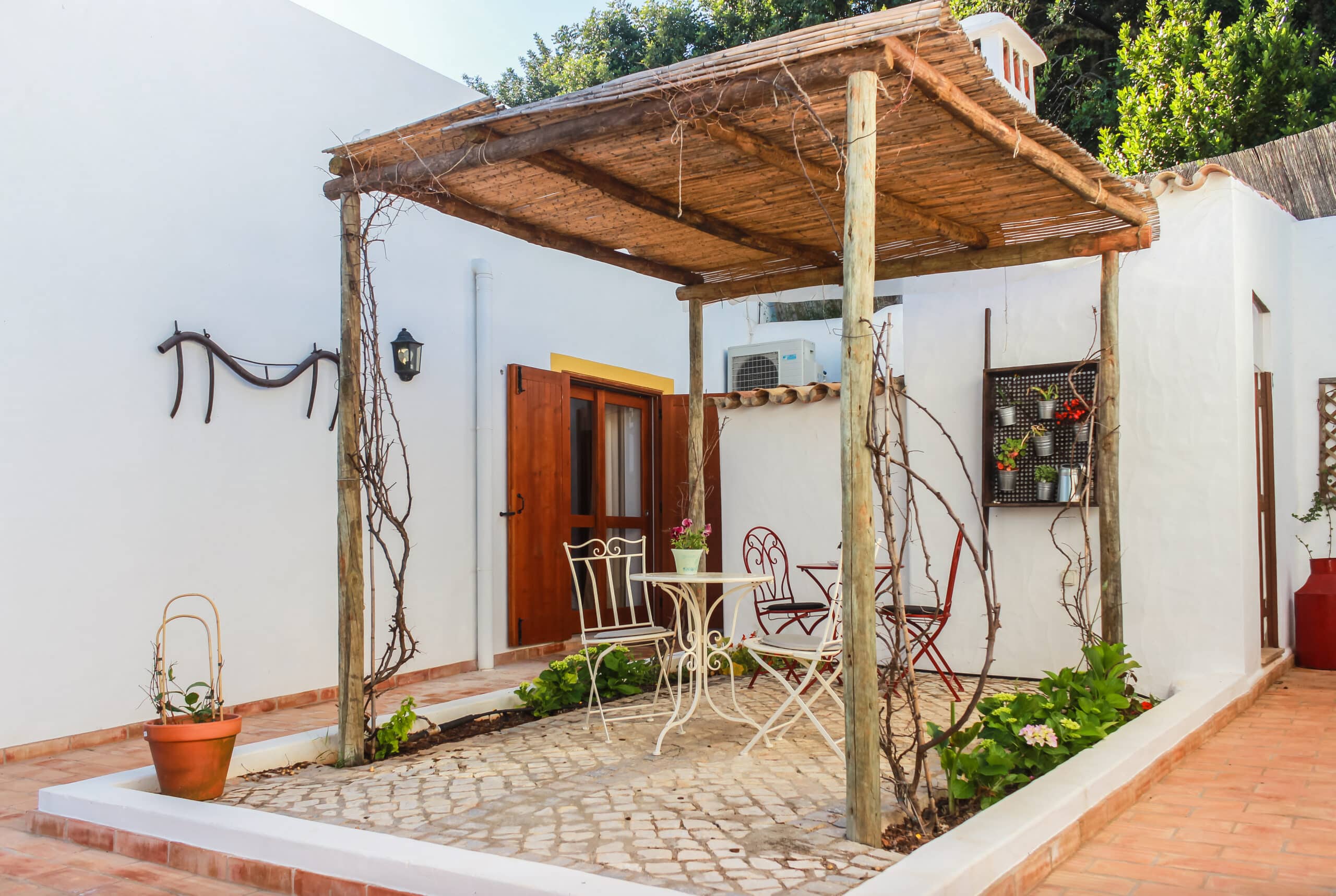 Casa da Tita, Nave do Barão — pátio e exteriores 5