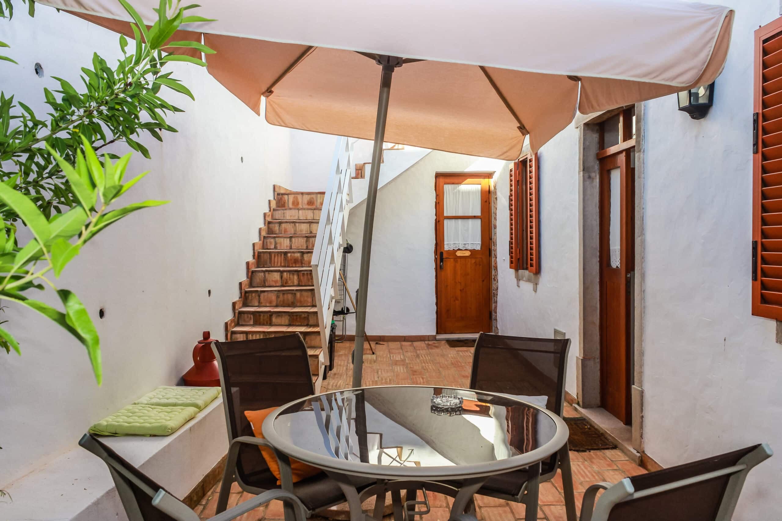 Casa da Tita, Nave do Barão — pátio e exteriores 3