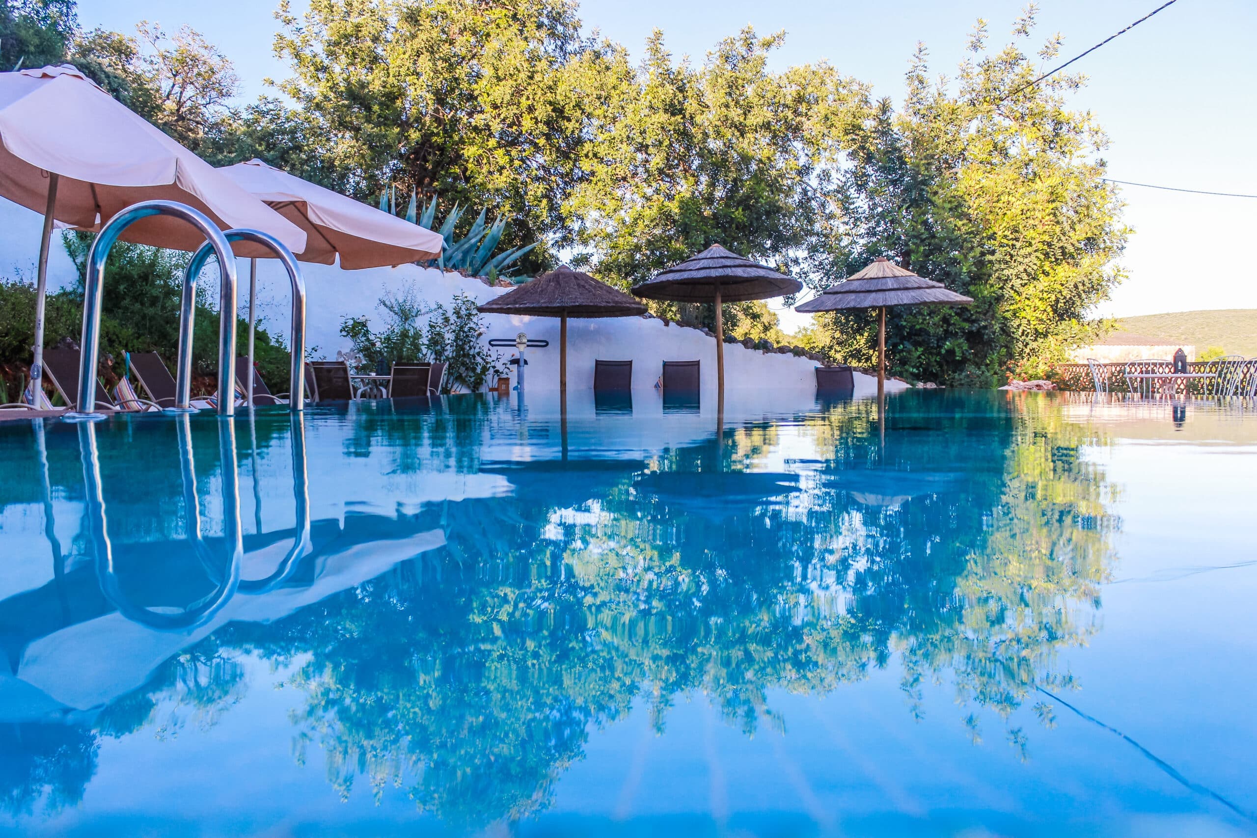 Piscina transbordante da Casa da Tita